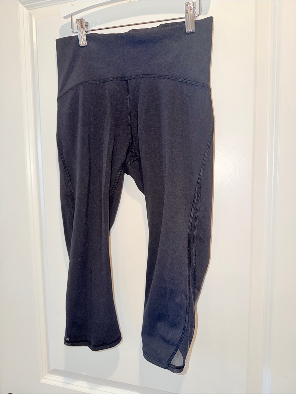 lululemon Train Times Crop Luxtreme Capri with mesh panels like new size 6